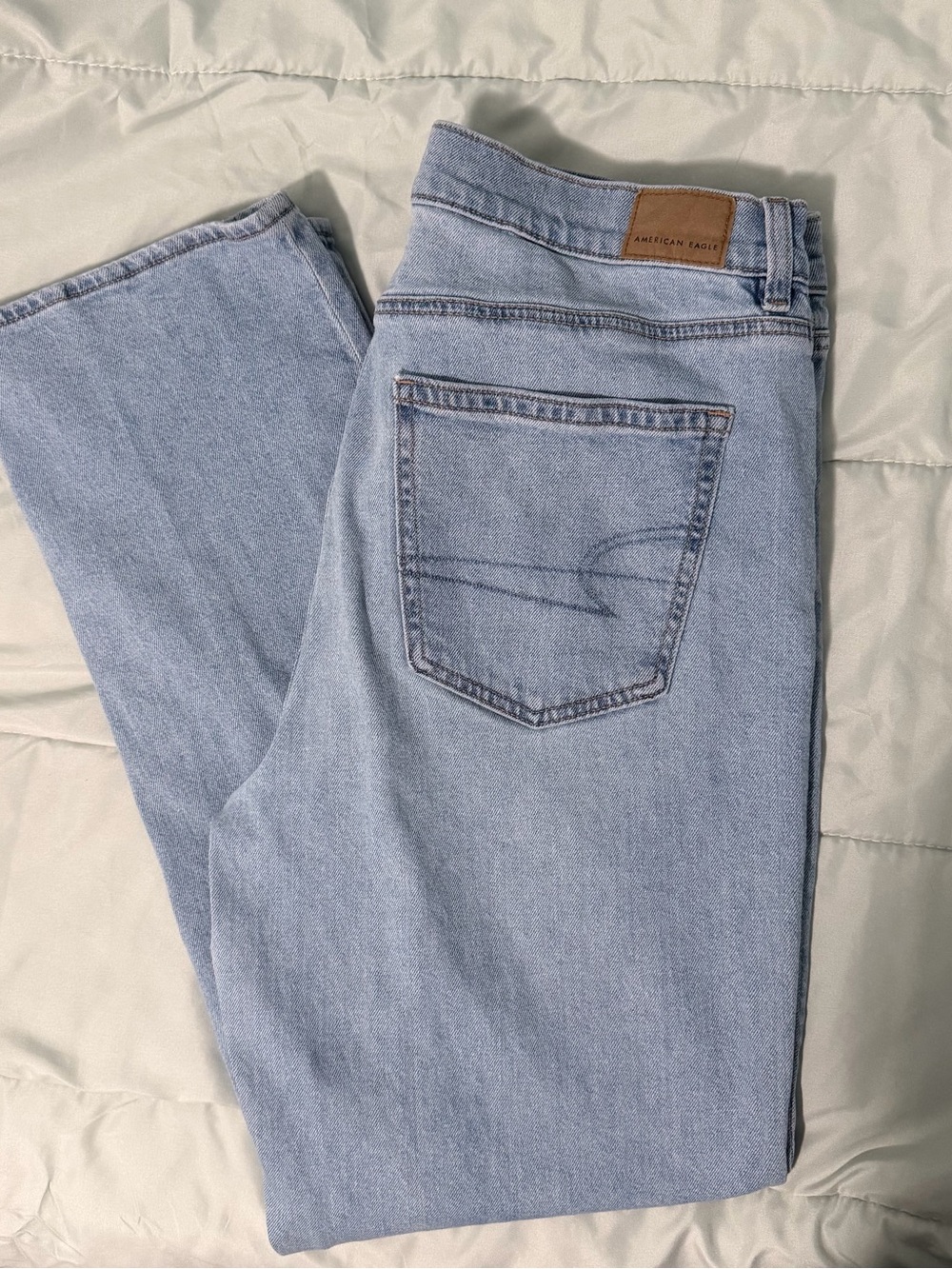 American Eagle Outfitters Women’s Straight Jeans in Light Blue Wash